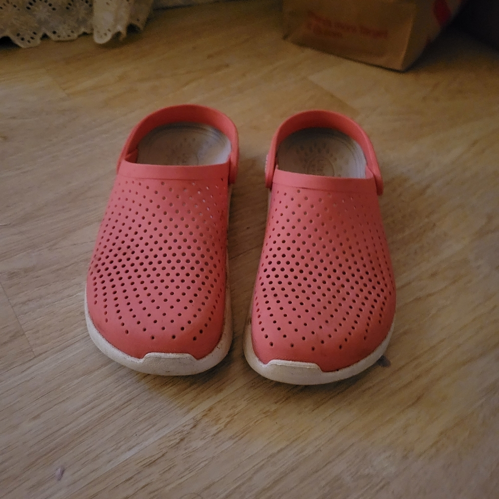 🌷 Coral CROCS lite